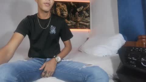 black_leather777 online show from August 3, 4:08 am