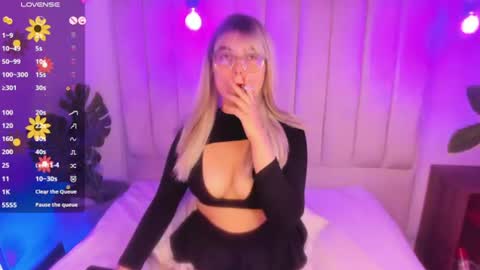 Sophie online show from June 13, 1:52 pm