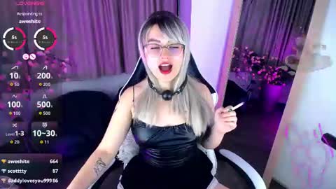 Sophie online show from July 26, 2:00 pm
