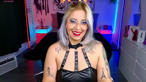 Johana S online show from July 30, 1:40 pm