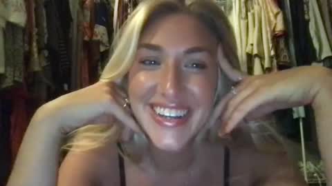 blakiebby5 online show from August 1, 2:17 am