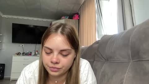 Angel online show from August 10, 8:49 am