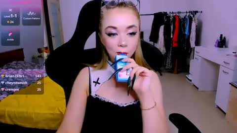 Nicole online show from July 16, 12:06 pm