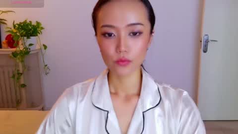 YiYi online show from July 19, 11:01 am