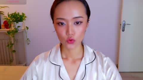 YiYi online show from July 19, 12:07 pm