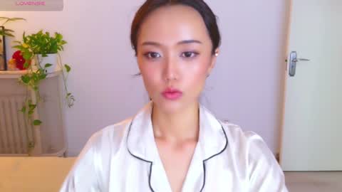 YiYi online show from July 19, 1:13 pm