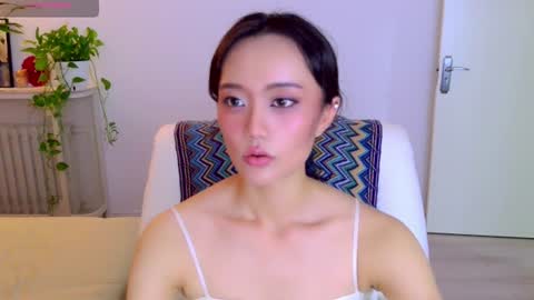 YiYi online show from July 22, 1:02 pm