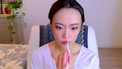 YiYi online show from July 23, 9:00 am