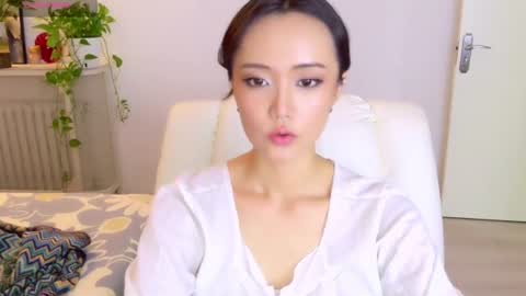 YiYi online show from July 23, 2:30 pm