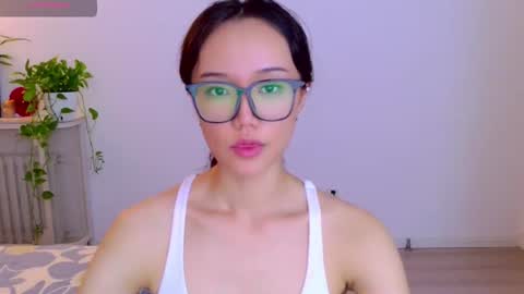 YiYi online show from July 24, 1:14 pm