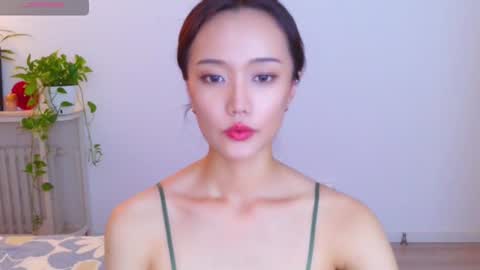 YiYi online show from July 25, 12:42 pm