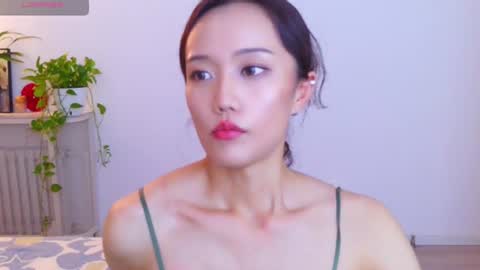 YiYi online show from July 25, 1:48 pm