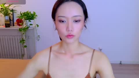 YiYi online show from July 26, 1:49 pm