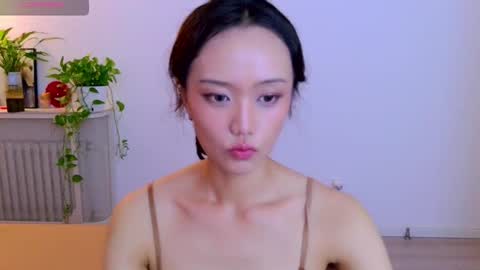 YiYi online show from July 26, 6:13 pm