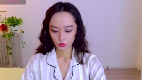 YiYi online show from August 18, 9:26 am