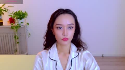 YiYi online show from August 18, 10:32 am