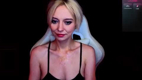 blond_ice_ann online show from July 12, 11:22 pm