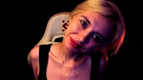 blond_ice_ann online show from July 26, 11:32 pm