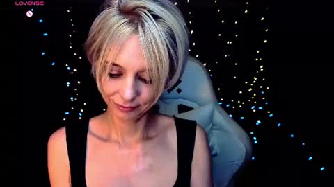 blond_ice_ann online show from August 16, 10:03 pm