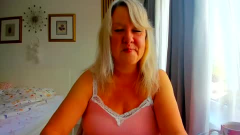 Nicole online show from August 2, 4:03 pm
