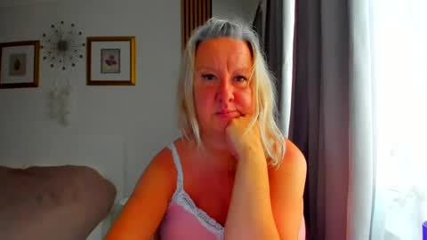 Nicole online show from August 6, 5:56 pm