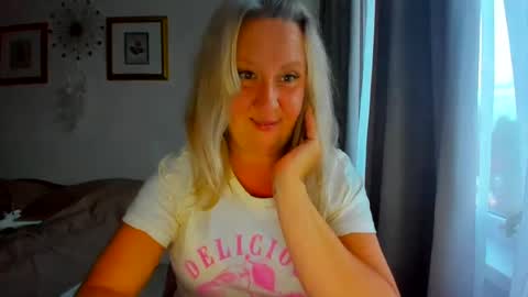 Nicole online show from August 11, 6:10 pm