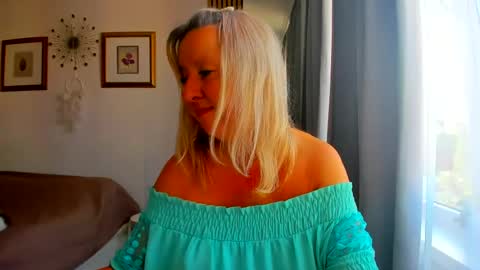 Nicole online show from August 12, 5:32 am