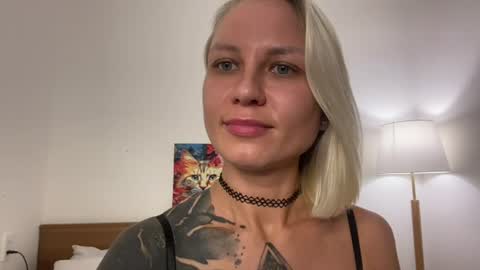 blonde_fuck_couple online show from August 12, 1:52 am