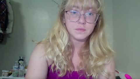 blonde_katie online show from July 1, 6:20 pm