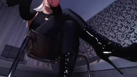 blonde_miss online show from July 9, 9:53 pm