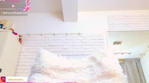 blondeceline online show from August 12, 9:22 am