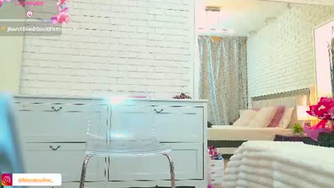 blondeceline online show from August 13, 7:11 am