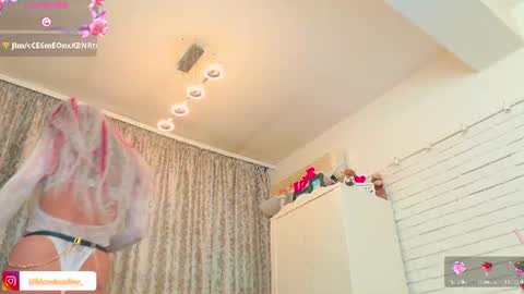blondeceline online show from August 13, 9:23 am