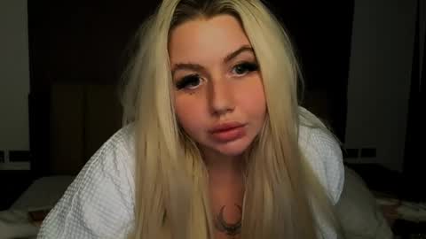 blondedolltia online show from August 4, 4:59 pm