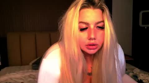 blondedolltia online show from August 7, 9:59 pm