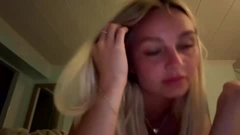 blondeeebunnieee online show from July 23, 5:43 am