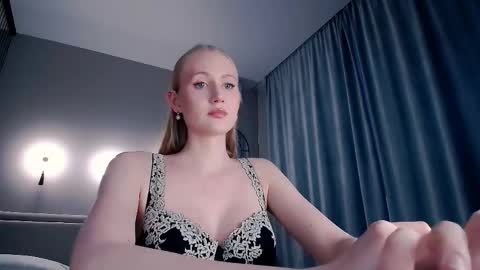 Mia online show from May 3, 4:23 pm