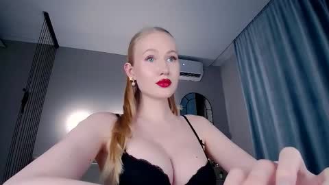 Mia online show from May 12, 11:59 pm