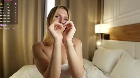 blondoll online show from August 7, 5:40 am