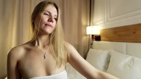 blondoll online show from August 9, 2:12 am