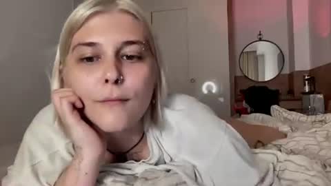 Ella online show from July 14, 9:37 pm