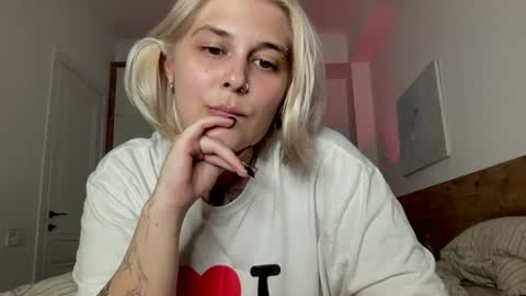 Ella online show from July 15, 7:59 pm