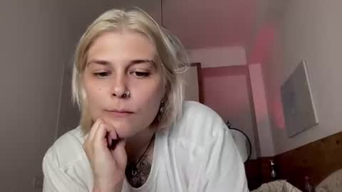Ella online show from July 15, 9:05 pm