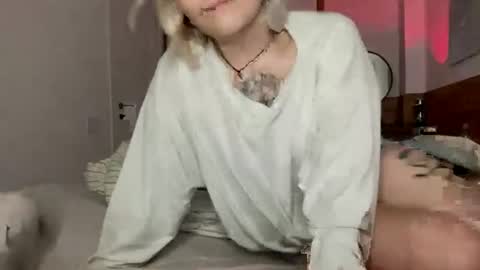 Ella online show from July 20, 7:17 pm
