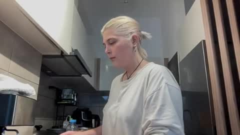 Ella online show from July 28, 12:11 pm