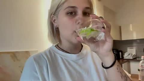 Ella online show from July 28, 1:17 pm
