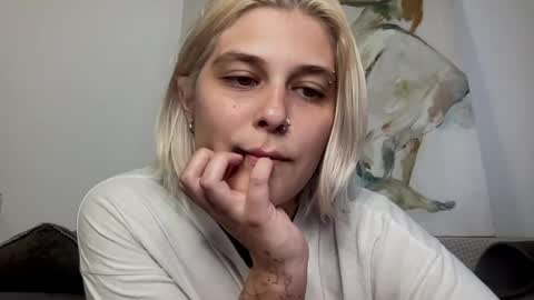 Ella online show from July 28, 3:29 pm