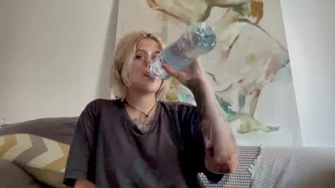Ella online show from August 4, 1:30 pm
