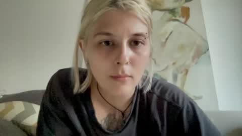 Ella online show from August 4, 3:42 pm