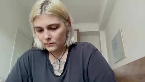 Ella online show from August 5, 1:20 pm